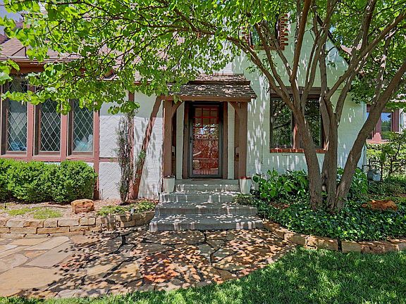 3rd image of 3740 Sleepy Hollow Dr