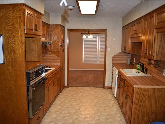 4th image of 534 Evelyn St