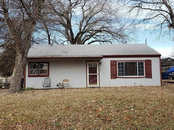 912 SE 2nd St, Newton, KS 67114
