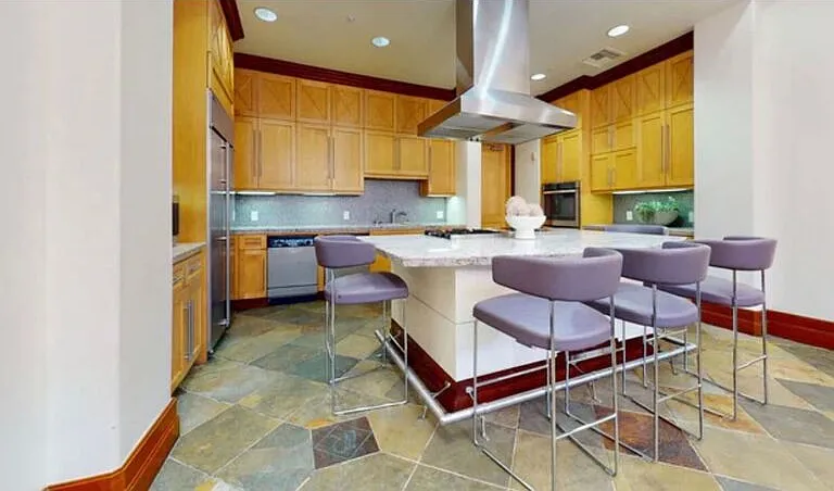 9263 Regents Rd #B210 — Photo 18
