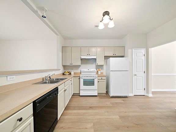 4th image of 133 Arbor Light Rd