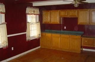 3rd image of 33 Oakhill Dr