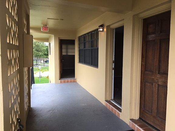 3rd image of 17111 NE 14th Ave APT 4