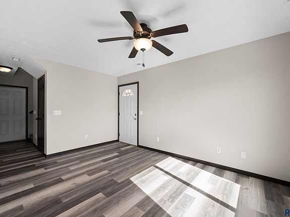 5th image of 9509 W Gert St