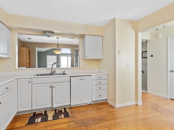 3rd image of 4188 Village Dr