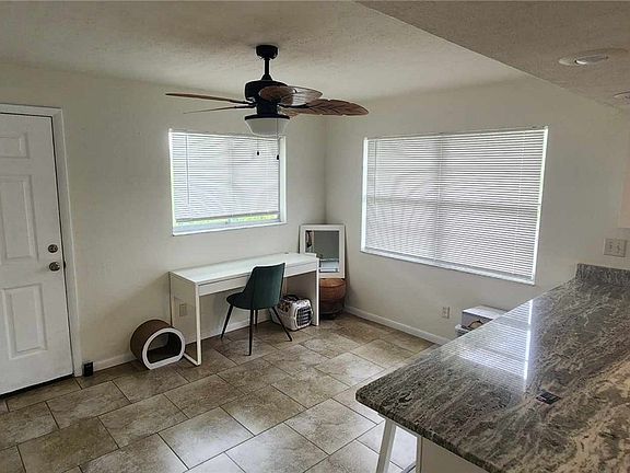 4th image of 203 SE 15th Pl APT 215