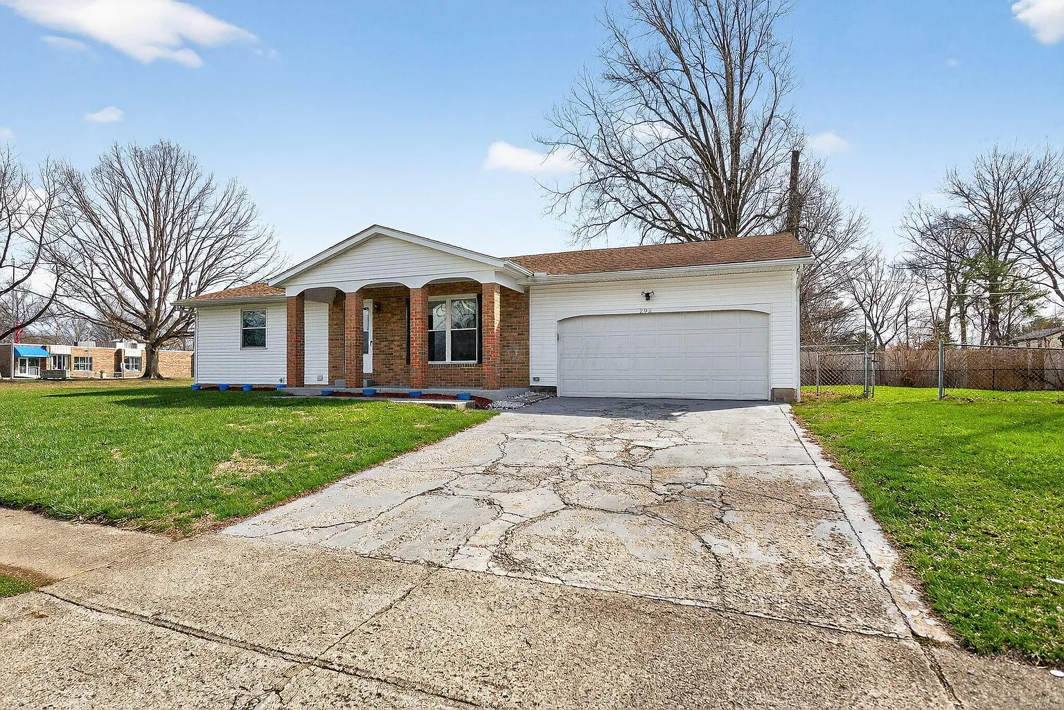 292 Moorfield Dr photo 1
