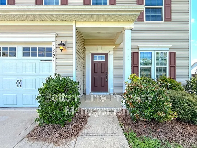 1524 Bailiff Ct SW — Photo 2