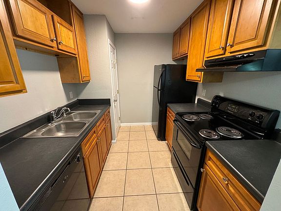 4th image of 3346 Green Briar Cir APT C