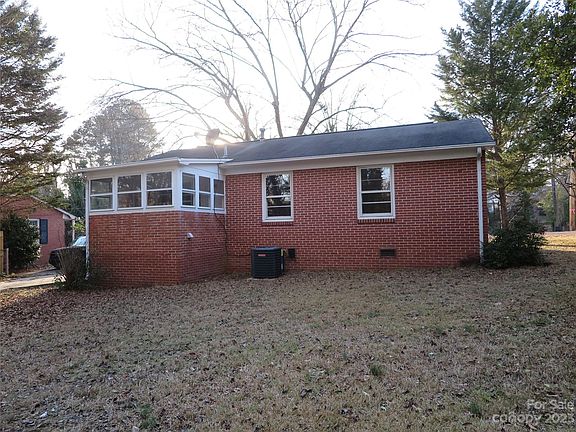 4th image of 840 Jackson St