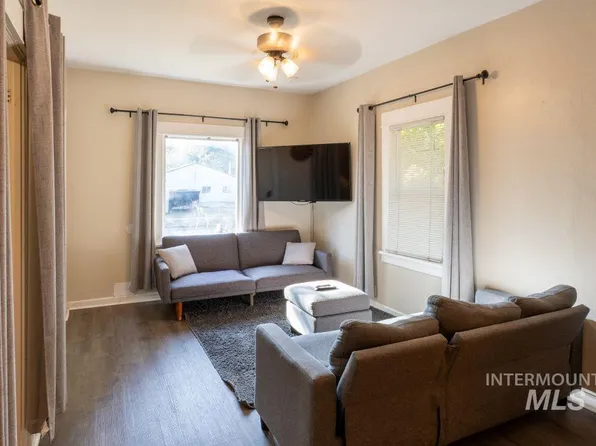 112 S Asbury St, Moscow, ID 83843