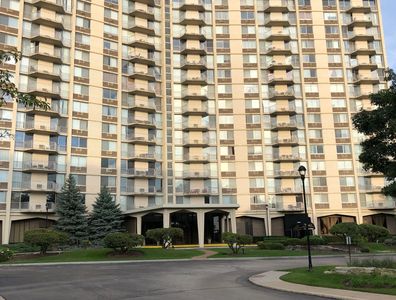 40 N Tower Rd #2D, Oak Brook, IL, 60523