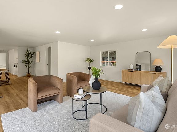 5th image of 12502 112th Avenue E #44