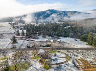 5828 Old Stage Rd, Central Point, OR 97502