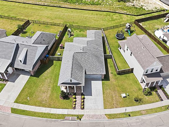 3rd image of 13068 Elissa Ln