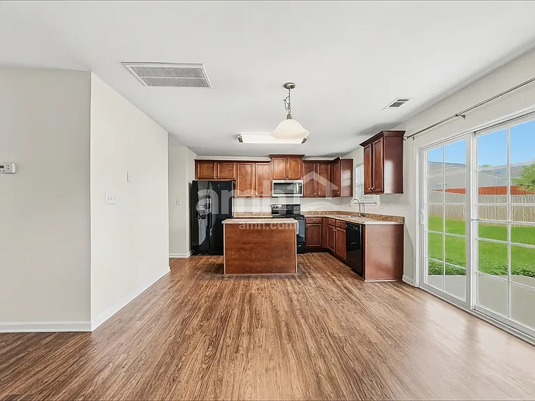 2848 Tall Oaks Dr — Photo 6