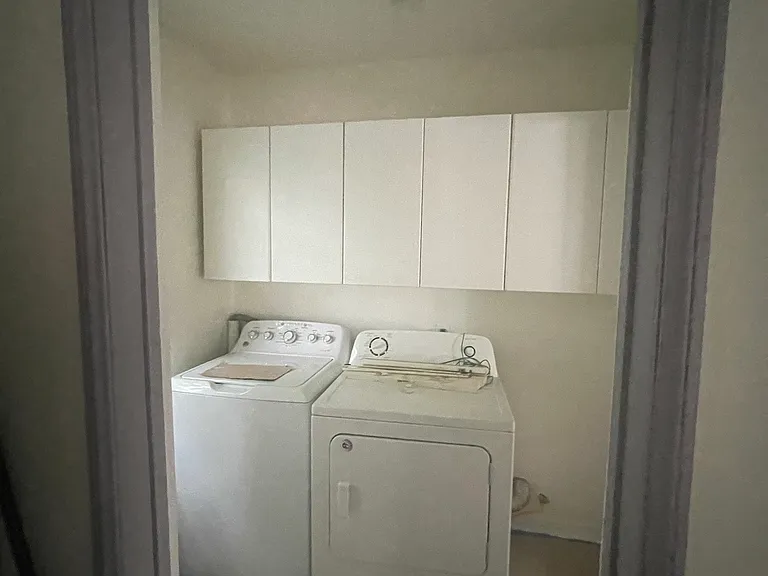 14315 Burbank Blvd #1/2 — Photo 11