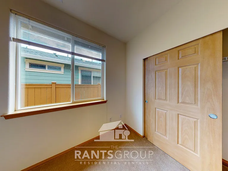 8242 Bainbridge Loop NE — Photo 12