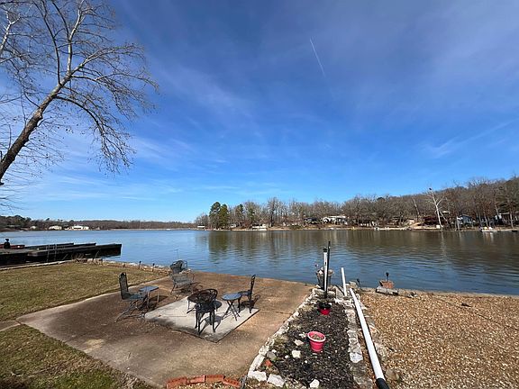 3rd image of 164 E Lakeshore Dr