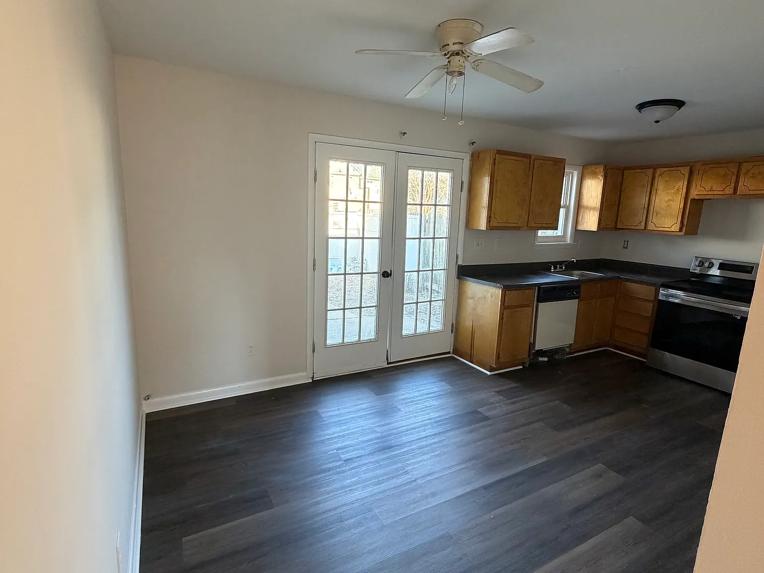 3 bed, 1.5 bath, 1026 sqft, $1,895 — Photo 3