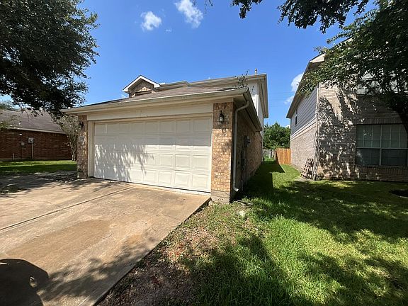 2nd image of 3026 Crestbrook Bend Ln