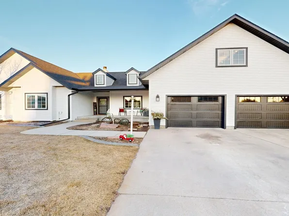 2217 Meadowlark Ln, Cozad, NE 69130