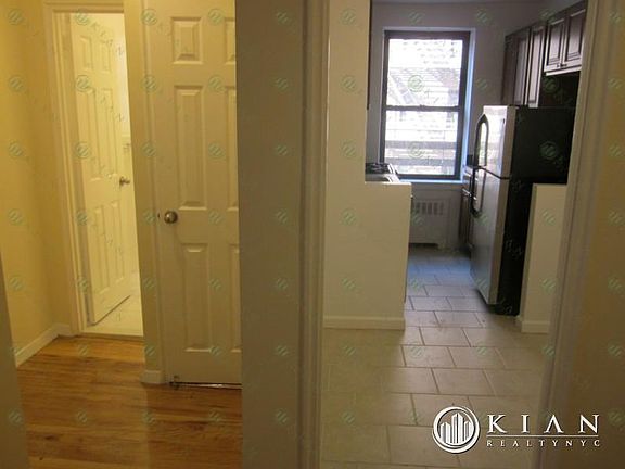5th image of 6536 99th St APT 2R
