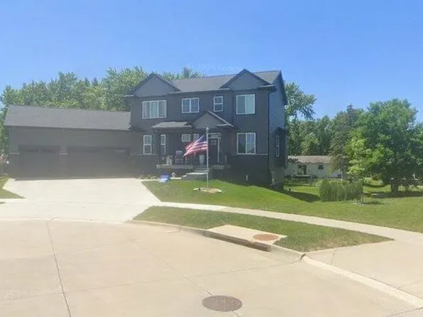 704 Marie Ct, Solon, IA 52333