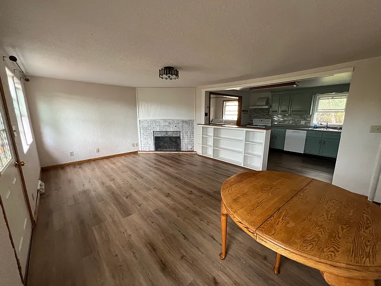 4521 W Chicago St — Photo 9