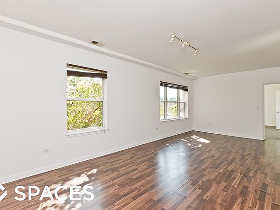 3rd image of 1544 W Glenlake Ave #3DSRE