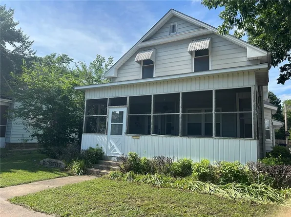 804 W 5th St, Coffeyville, KS 67337