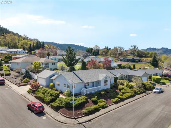 2803 W Colvin Ave, Roseburg, OR 97471