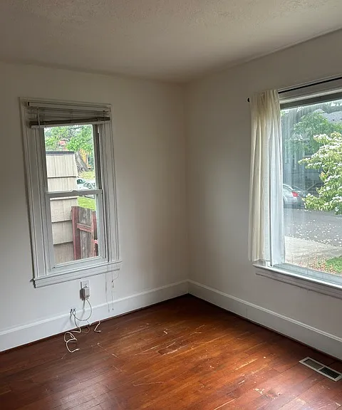 511 NE Lawrence Ave — Photo 6