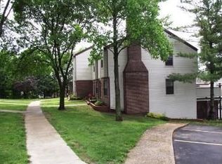 9716 Raintree Village Dr, Hillsboro, MO 63050