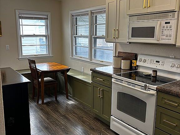 4th image of 802 Dena St