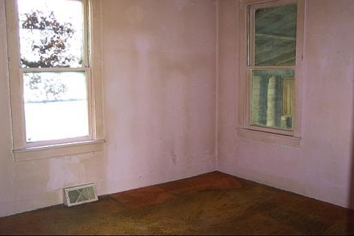 4th image of 942 1/2 Marquette St