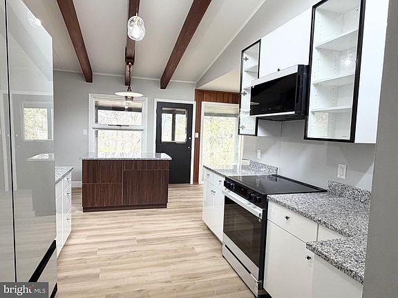 5th image of 13 Warfield Pl
