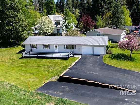 3rd image of 1605 Lawrence Dr