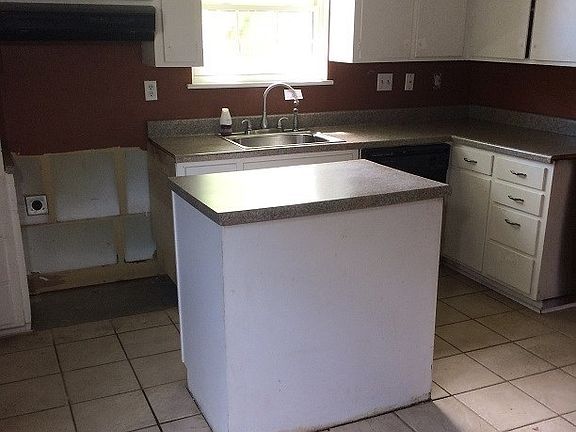 2nd image of 1131 SE Macklyn Ln