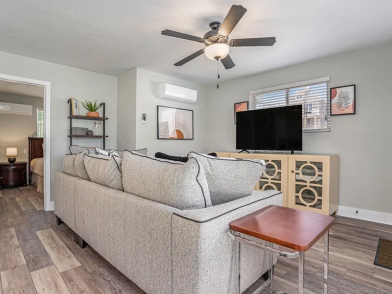 639 W Ocean View Ave — Photo 5