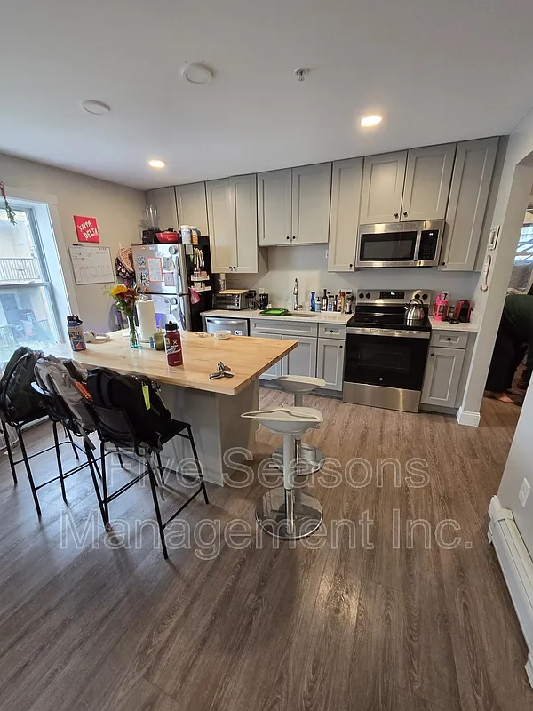 3 bed, 2.0 bath, 1152 sqft, $3,660 — Photo 3