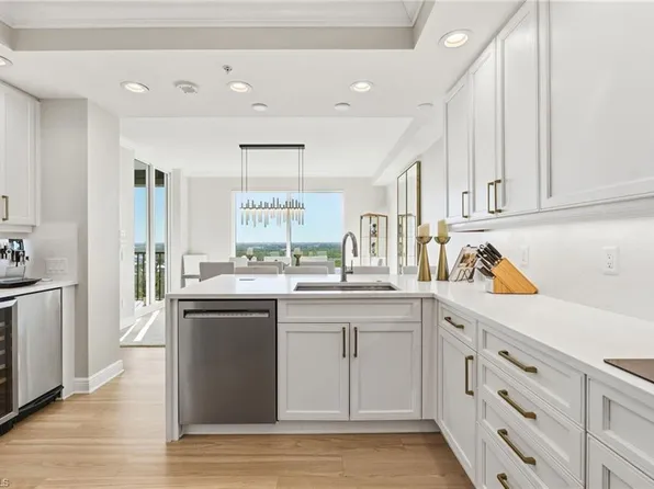 445 Cove Tower DR #1001, NAPLES, FL 34110