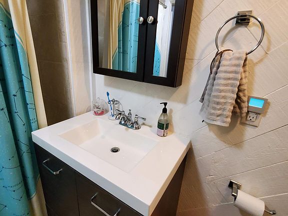 BR vanity