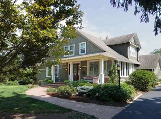 819 Golf Ln, Wheaton, IL 60189