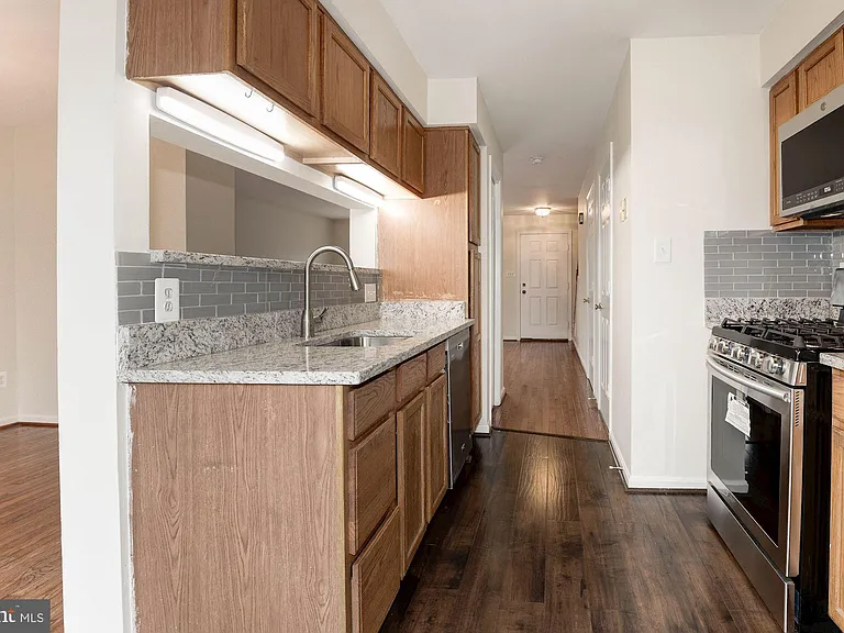 22037 Manning Sq — Photo 17