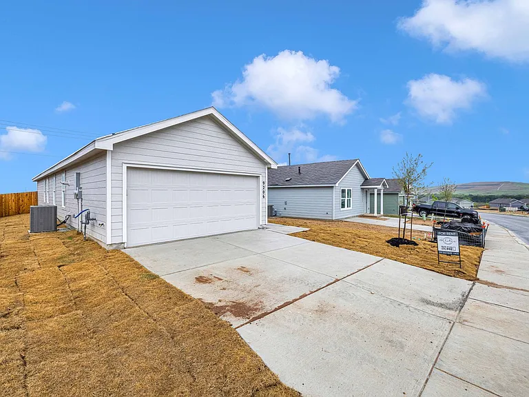 9206 Selene Pl — Photo 3