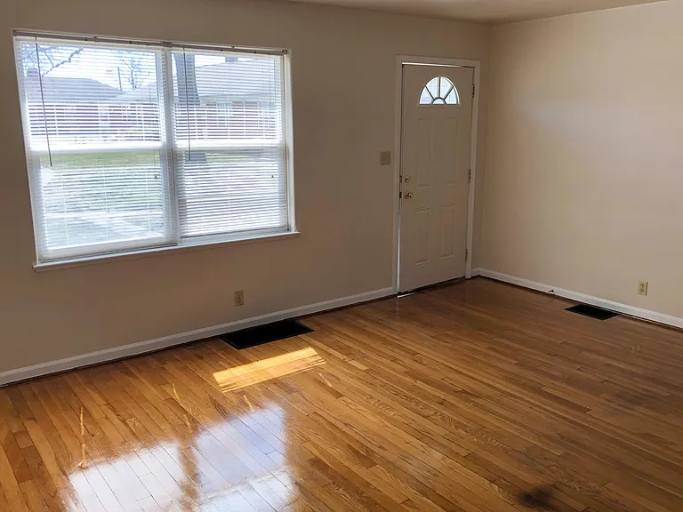 Nola Court Apartments — Photo 76