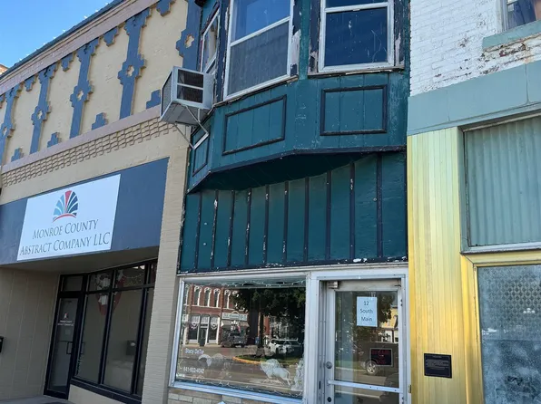 12 S Main St, Albia, IA 52531