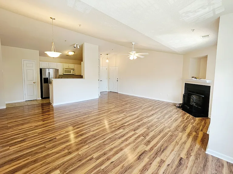 3704 Cotswold Ter #3A — Photo 7