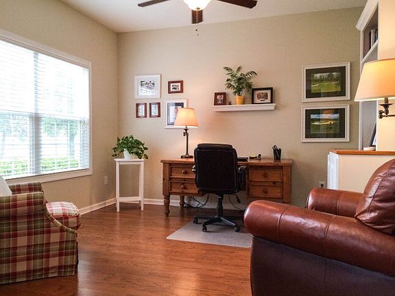 4th image of 101 Blossom Ln